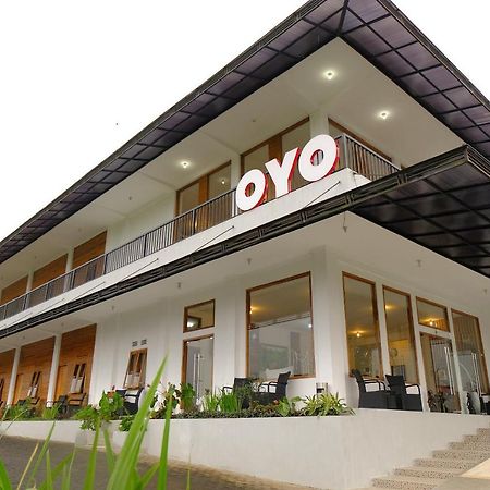 Oyo 446 Hotel Kawi Surapatha Malang Eksteriør bilde