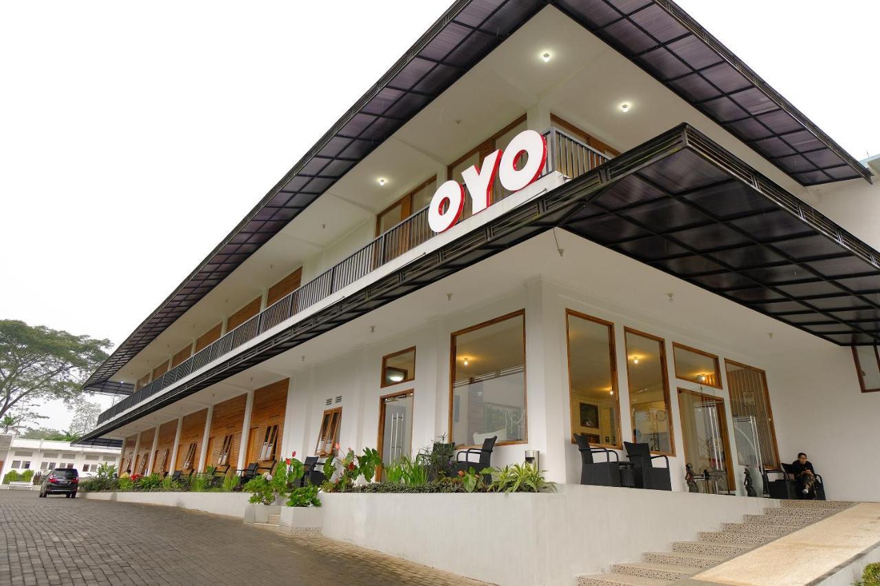 Oyo 446 Hotel Kawi Surapatha Malang Eksteriør bilde