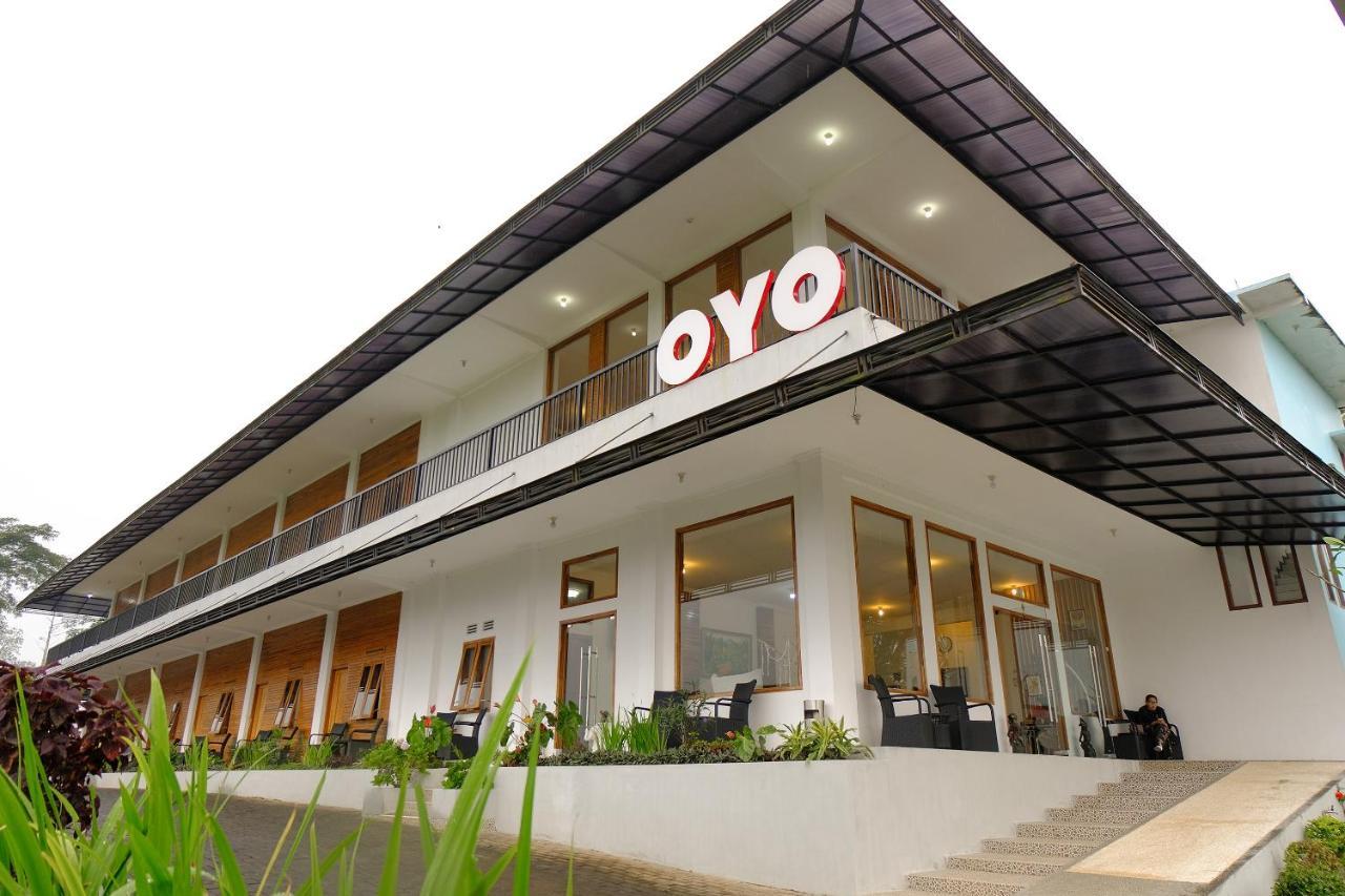 Oyo 446 Hotel Kawi Surapatha Malang Eksteriør bilde