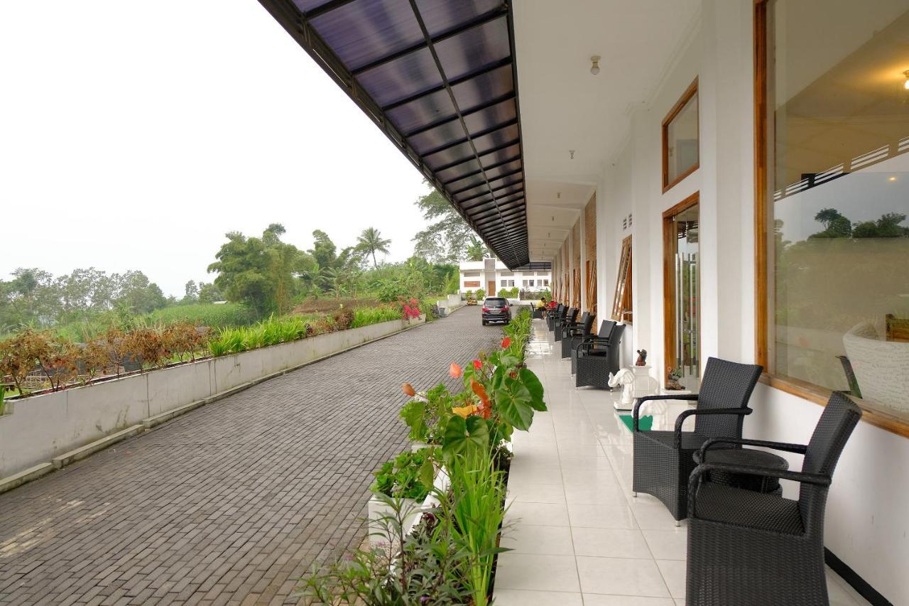 Oyo 446 Hotel Kawi Surapatha Malang Eksteriør bilde