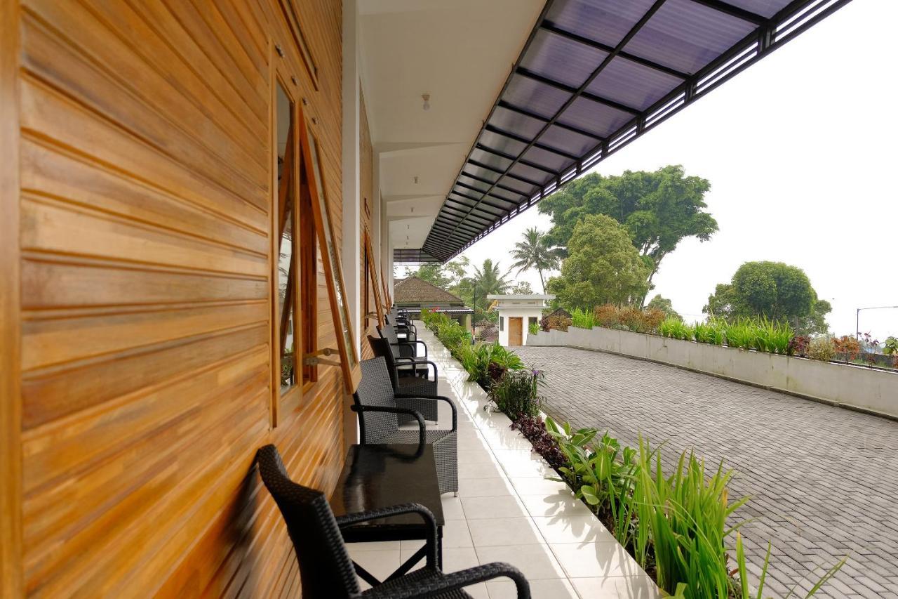 Oyo 446 Hotel Kawi Surapatha Malang Eksteriør bilde