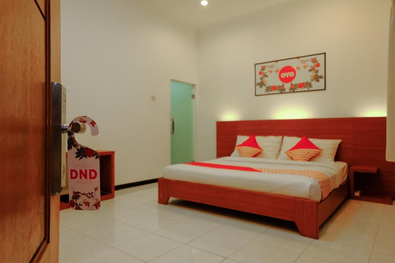 Oyo 446 Hotel Kawi Surapatha Malang Eksteriør bilde