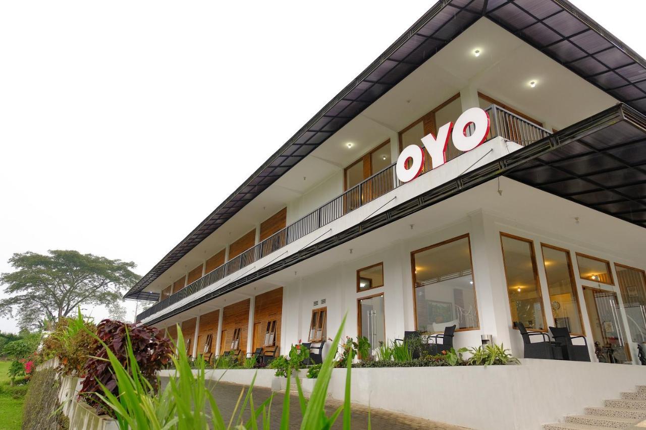 Oyo 446 Hotel Kawi Surapatha Malang Eksteriør bilde