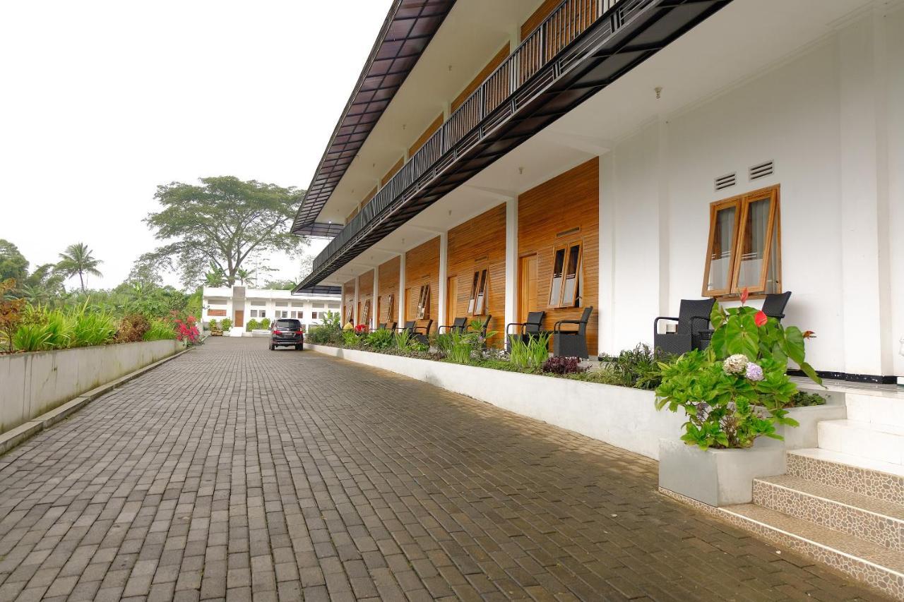 Oyo 446 Hotel Kawi Surapatha Malang Eksteriør bilde