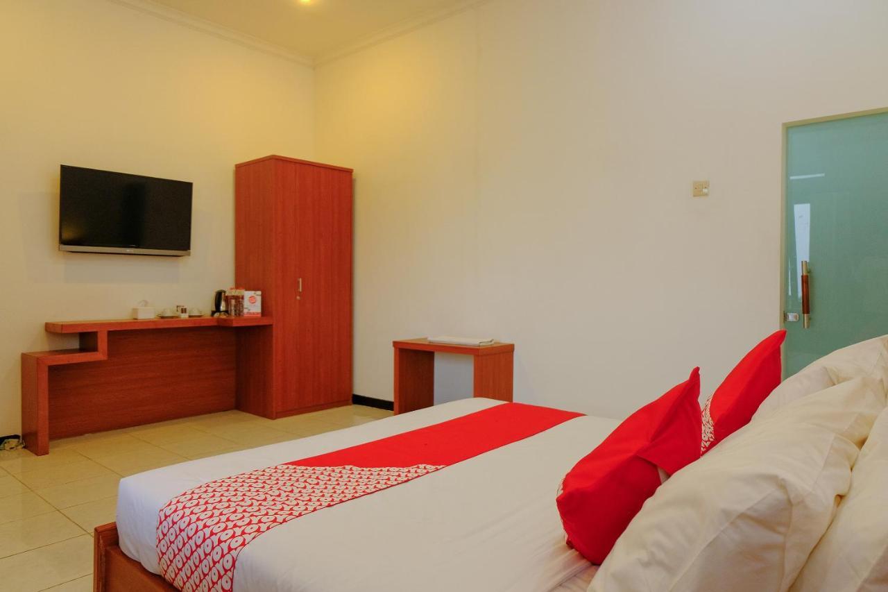 Oyo 446 Hotel Kawi Surapatha Malang Eksteriør bilde