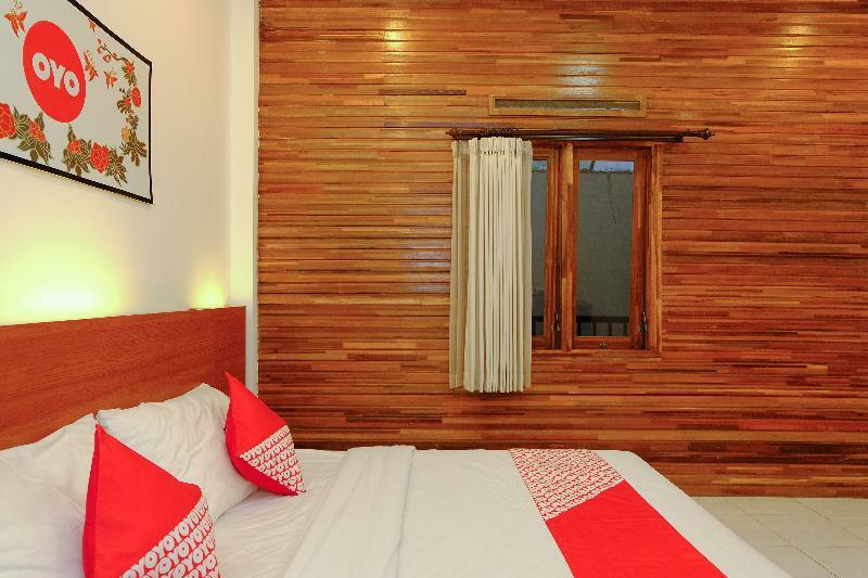 Oyo 446 Hotel Kawi Surapatha Malang Eksteriør bilde